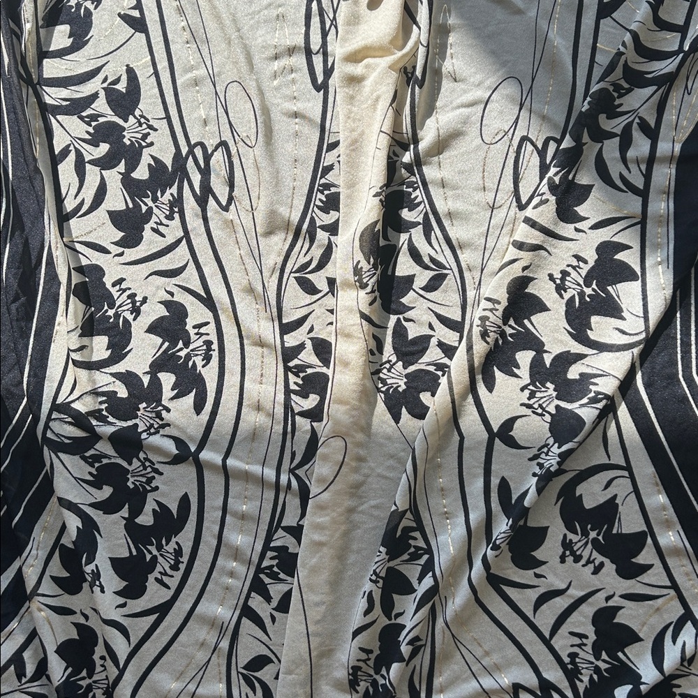 Vintage club del sol Black and Cream Floral Wave Sarong/Wrap - Picture 6 of 7